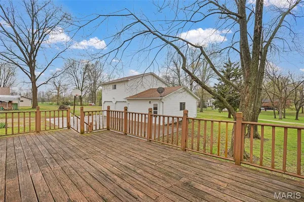$239,900 | 829 Edward Street, St. Libory, IL 62282
