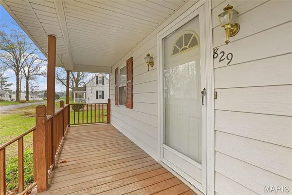 $239,900 | 829 Edward Street, St. Libory, IL 62282