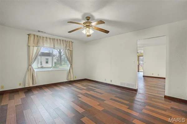 $239,900 | 829 Edward Street, St. Libory, IL 62282