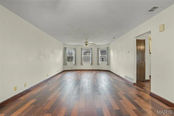 $239,900 | 829 Edward Street, St. Libory, IL 62282