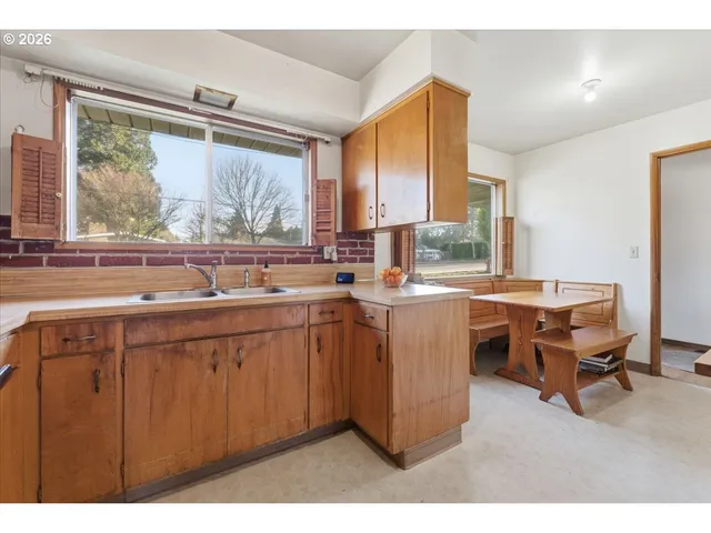 $550,000 | 20155 Southwest Boones Ferry Road, Tualatin, OR 97062