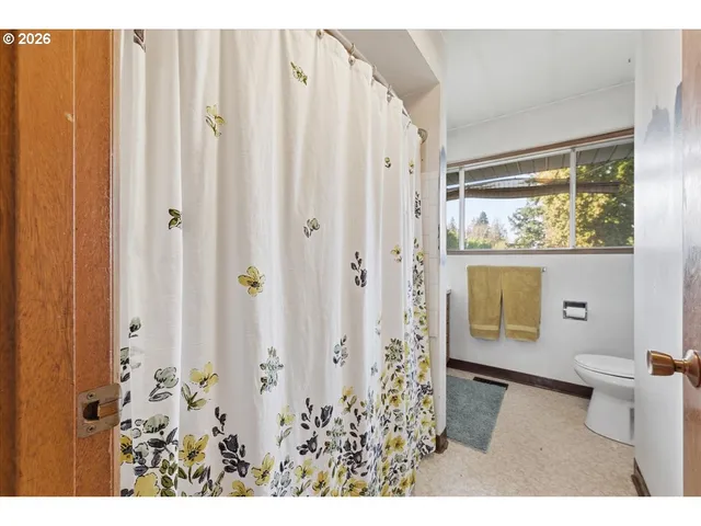 $550,000 | 20155 Southwest Boones Ferry Road, Tualatin, OR 97062