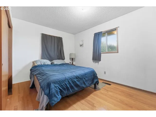 $550,000 | 20155 Southwest Boones Ferry Road, Tualatin, OR 97062