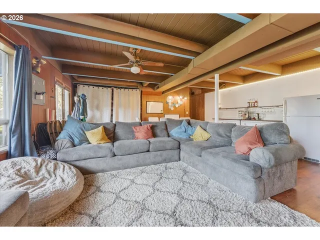 $550,000 | 20155 Southwest Boones Ferry Road, Tualatin, OR 97062