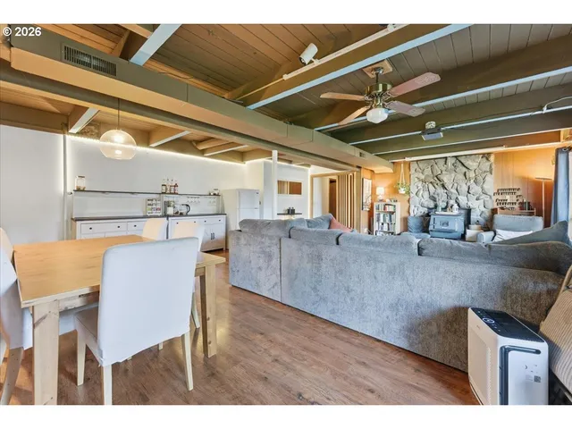 $550,000 | 20155 Southwest Boones Ferry Road, Tualatin, OR 97062