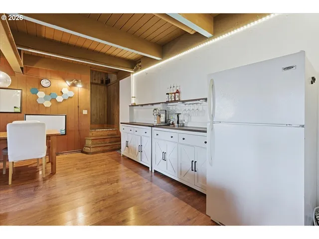 $550,000 | 20155 Southwest Boones Ferry Road, Tualatin, OR 97062