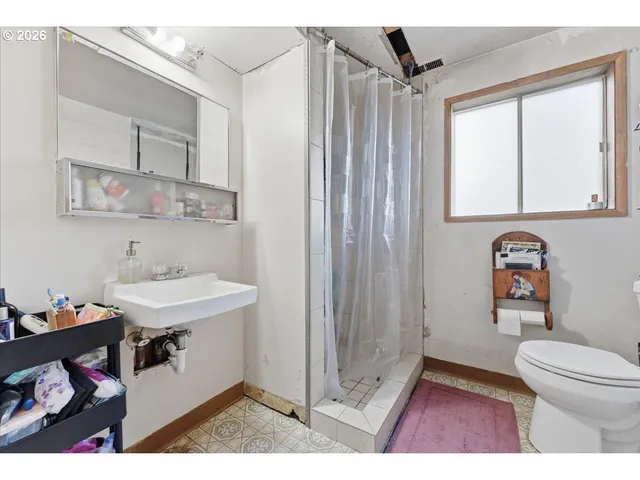 $550,000 | 20155 Southwest Boones Ferry Road, Tualatin, OR 97062