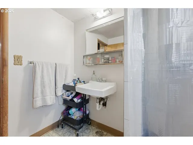 $550,000 | 20155 Southwest Boones Ferry Road, Tualatin, OR 97062