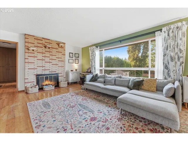 $550,000 | 20155 Southwest Boones Ferry Road, Tualatin, OR 97062