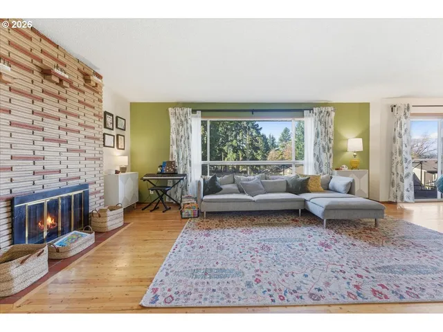 $550,000 | 20155 Southwest Boones Ferry Road, Tualatin, OR 97062