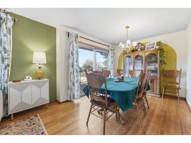 $550,000 | 20155 Southwest Boones Ferry Road, Tualatin, OR 97062