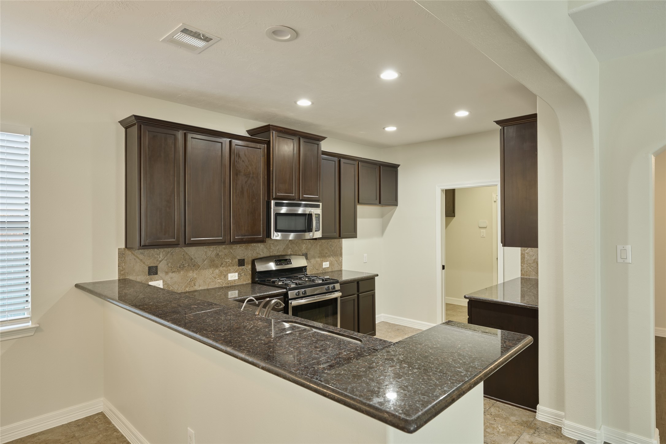 630 Aulia Lane Spring, TX 77386 - Photo 18 of 48 Kitchen w/ Granite Countertops