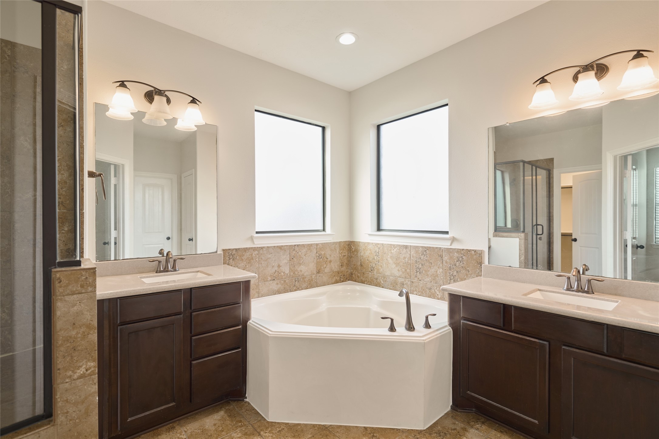 630 Aulia Lane Spring, TX 77386 - Photo 27 of 48 Primary Bath w/ Soaking Tub