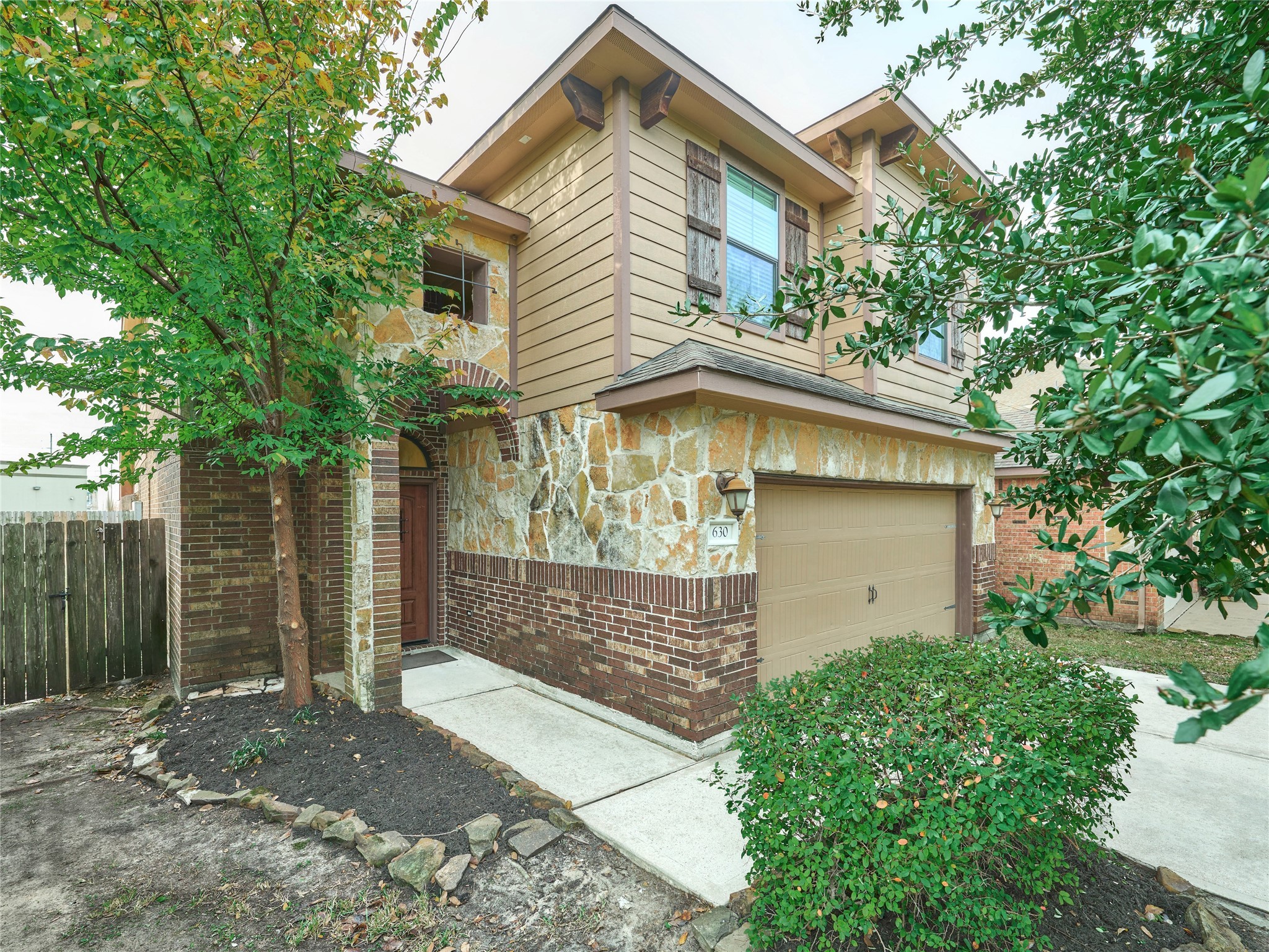 630 Aulia Lane Spring, TX 77386 - Photo 4 of 48 Side view of home
