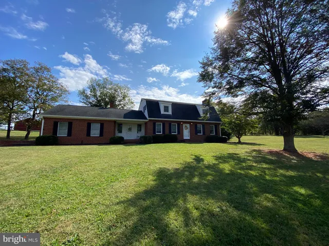 $525,000 | 2447 Headquarters Road, Edinburg, VA 22824