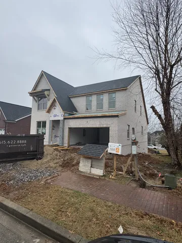 a view of a house with backyard