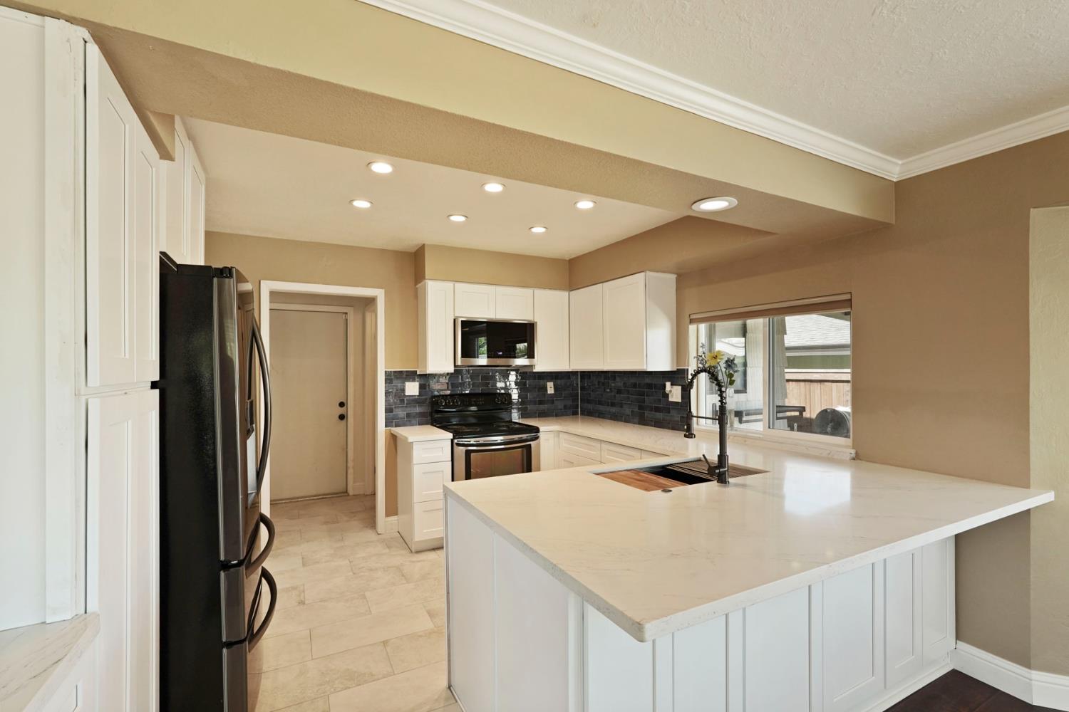 6441 Rexford Way Carmichael, CA 95608 - Photo 11 of 42