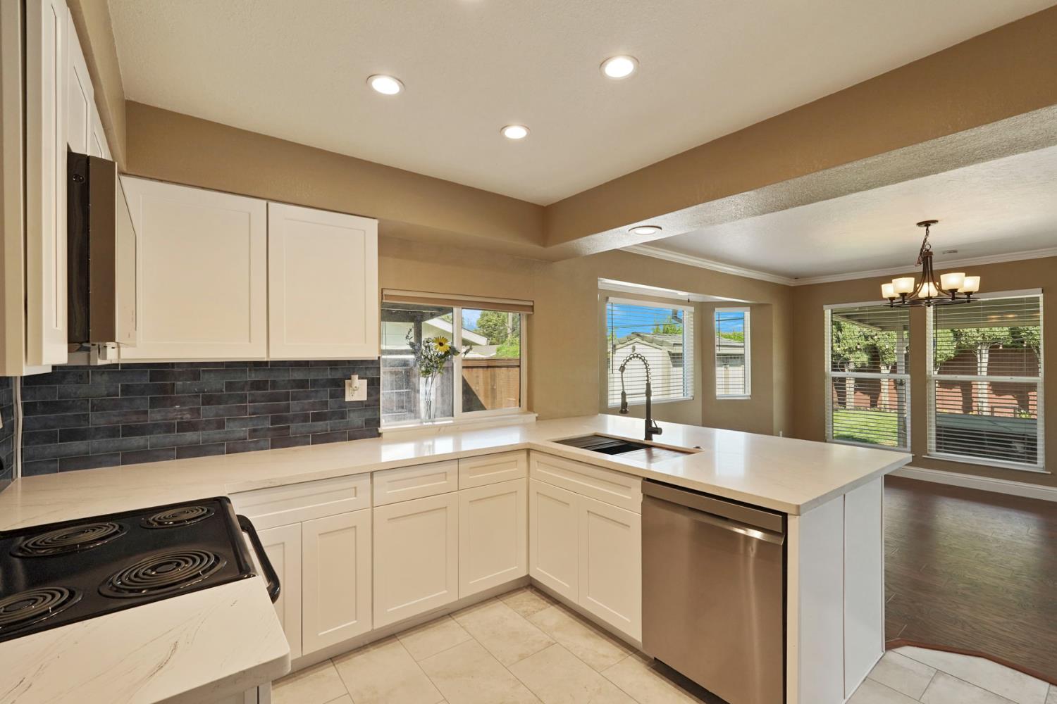 6441 Rexford Way Carmichael, CA 95608 - Photo 12 of 42