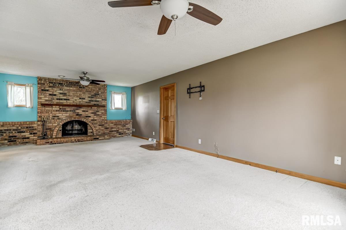 23343 Railsplitter Lane Athens, IL 62613 - Photo 11 of 30 Gallery Image 11