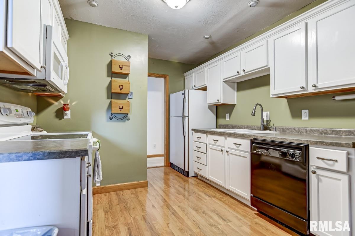 23343 Railsplitter Lane Athens, IL 62613 - Photo 12 of 30 Gallery Image 12