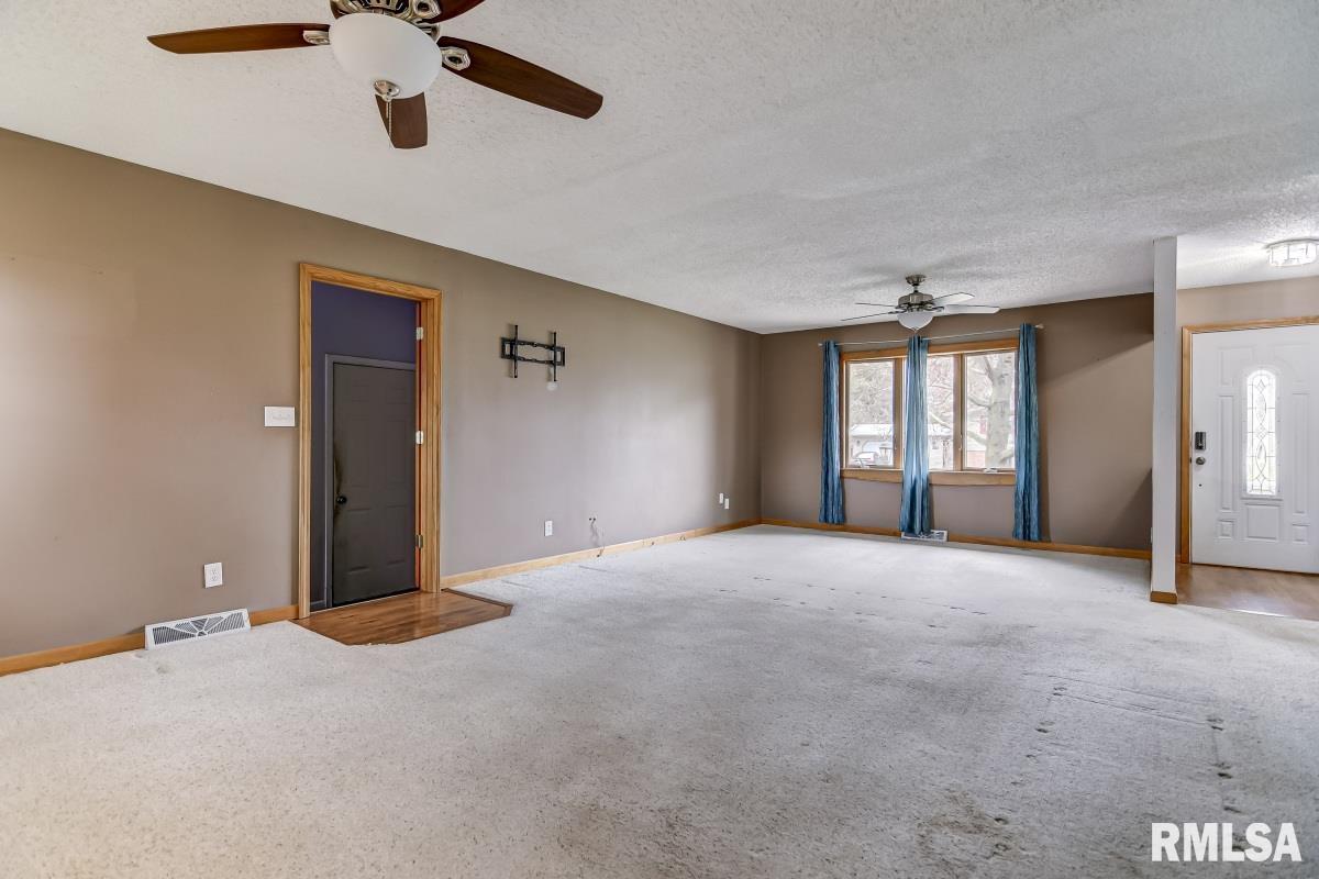 23343 Railsplitter Lane Athens, IL 62613 - Photo 3 of 30 Gallery Image 3