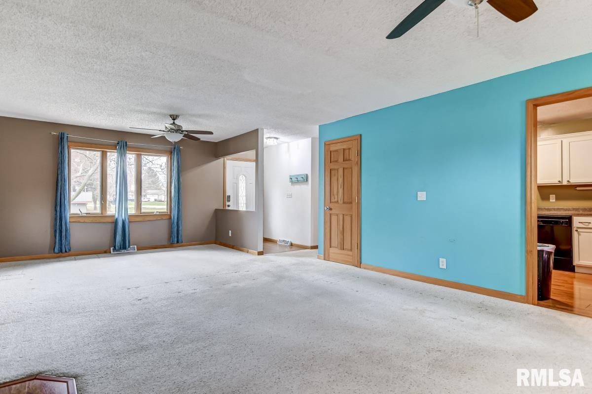 23343 Railsplitter Lane Athens, IL 62613 - Photo 4 of 30 Gallery Image 4