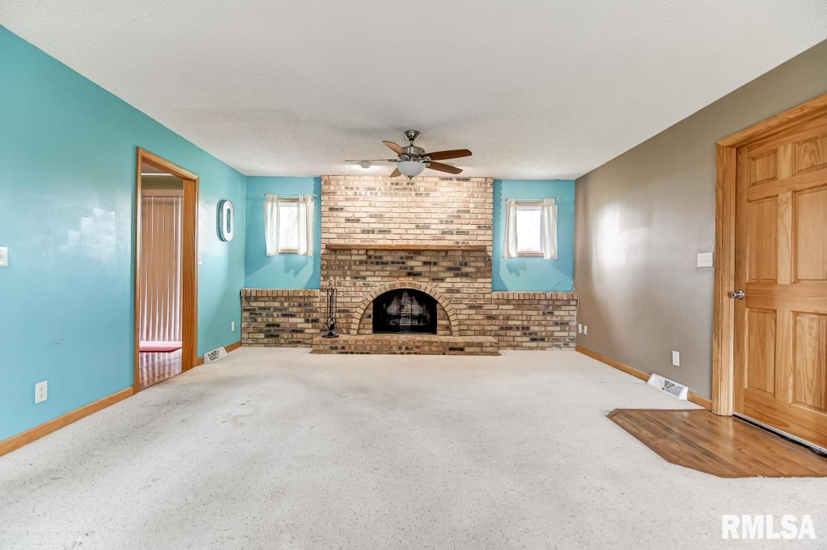 23343 Railsplitter Lane Athens, IL 62613 - Photo 5 of 30 Gallery Image 5