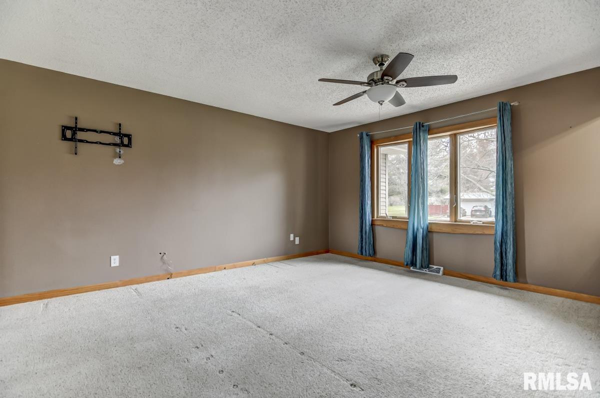 23343 Railsplitter Lane Athens, IL 62613 - Photo 7 of 30 Gallery Image 7