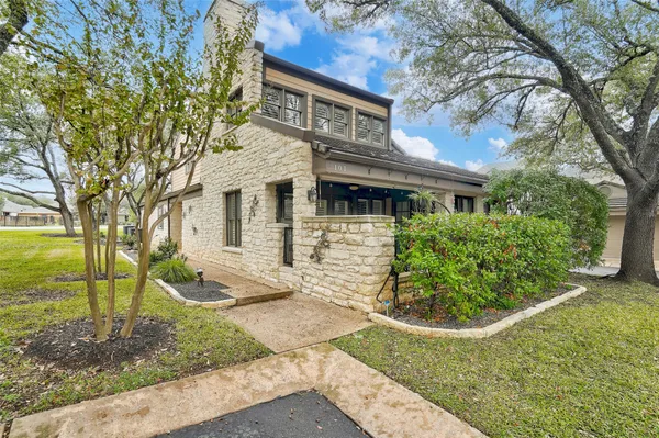 $3,600 | 101 West Eagle Drive, Unit 101, Lakeway, TX 78738