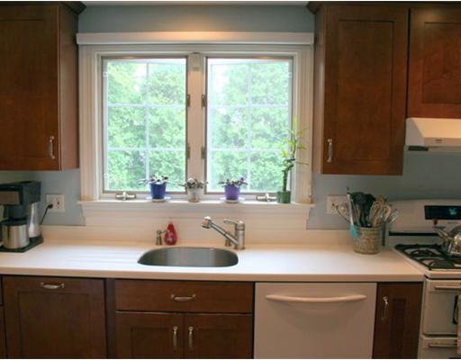 27 Edgehill Road Providence, RI 02906 - Photo 8 of 17 Kitchen.