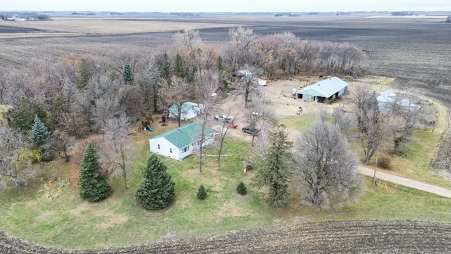 $272,000 | 68245 470th Street, Fairfax, MN 55332