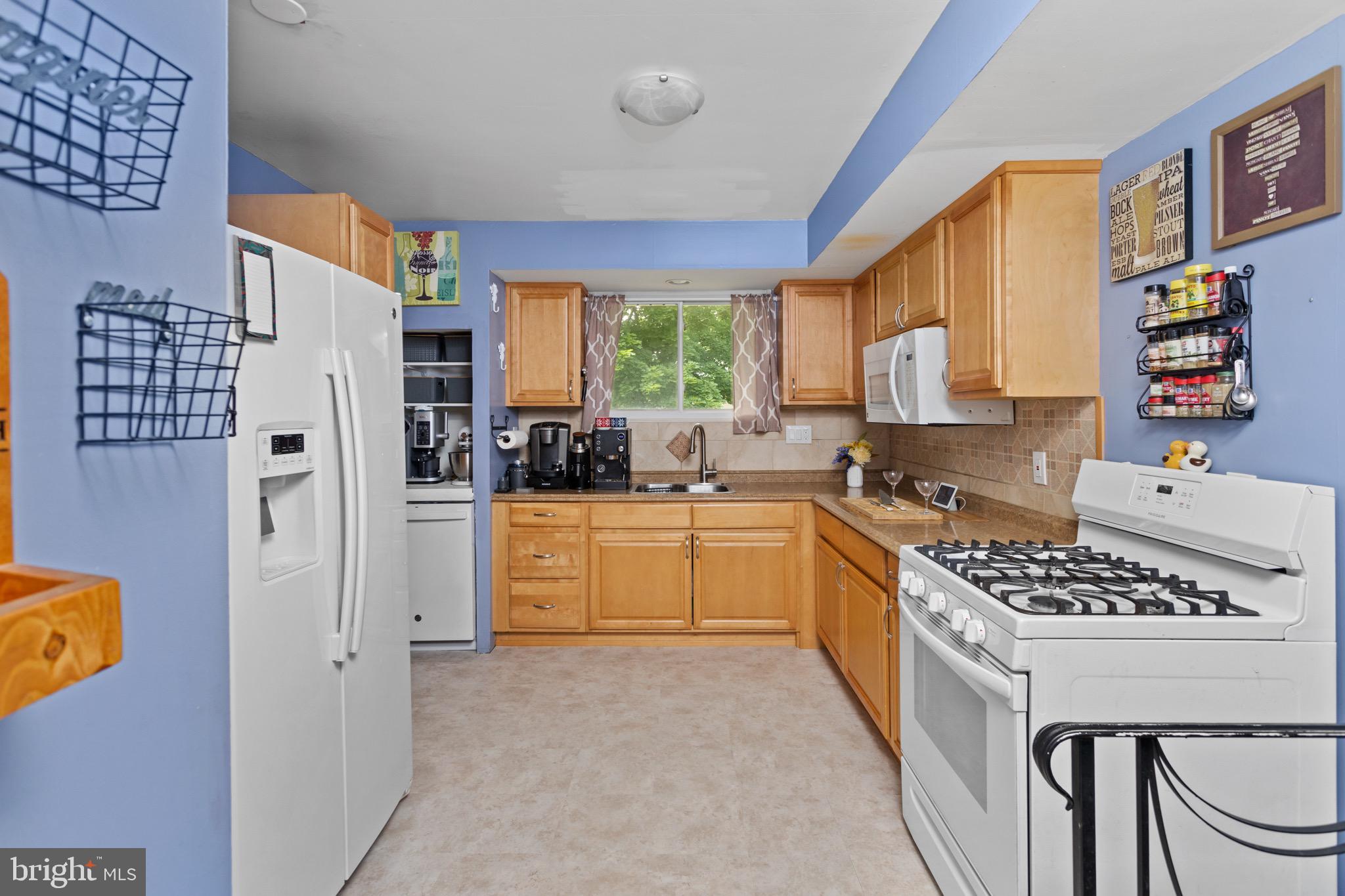 809 Woodlane Road Edgewater Park, NJ 08010 - Photo 14 of 30
