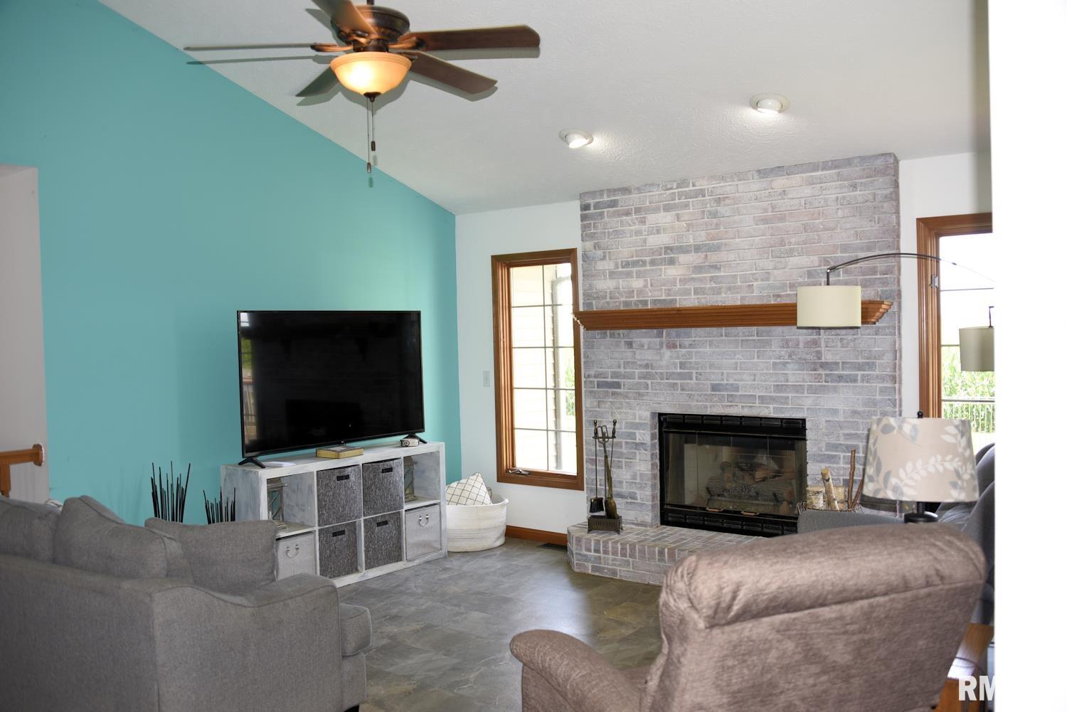 2604 Hastings Road Chatham, IL 62629 - Photo 8 of 26