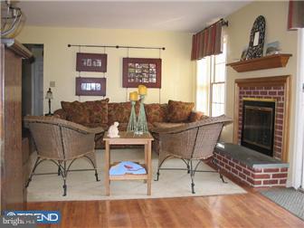 828 West King Road Malvern, PA 19355 - Photo 4 of 6 Family Room