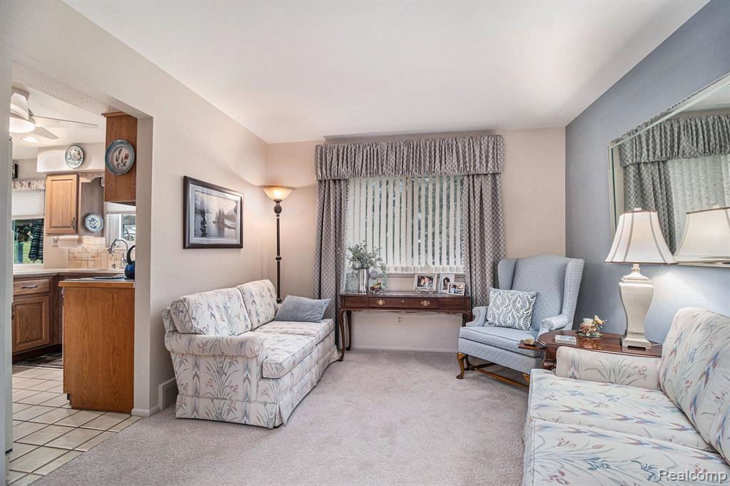 1129 Dolliver Street Rochester Hills, MI 48306 - Photo 15 of 48