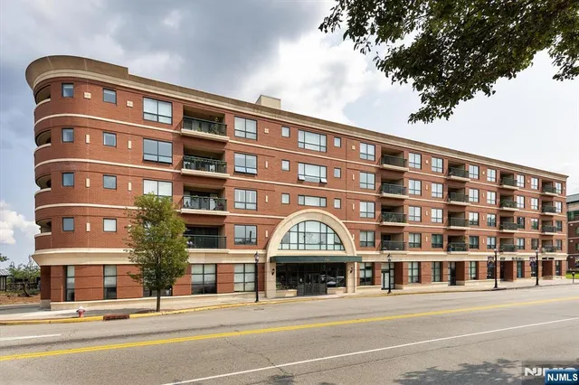 $3,500 | 1 Orient Way, Unit 211, Rutherford, NJ 07070