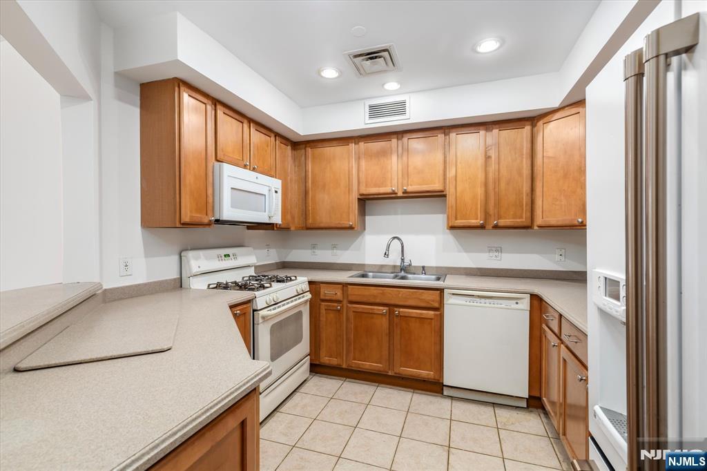 1 Orient Way, Unit 211 Rutherford, NJ 07070 - Photo 9 of 31