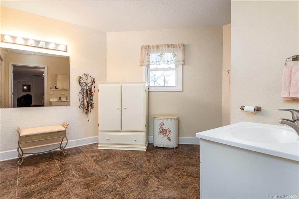 4628 Carswell Road Valdese, NC 28690 - Photo 24 of 35 Gallery Image 24