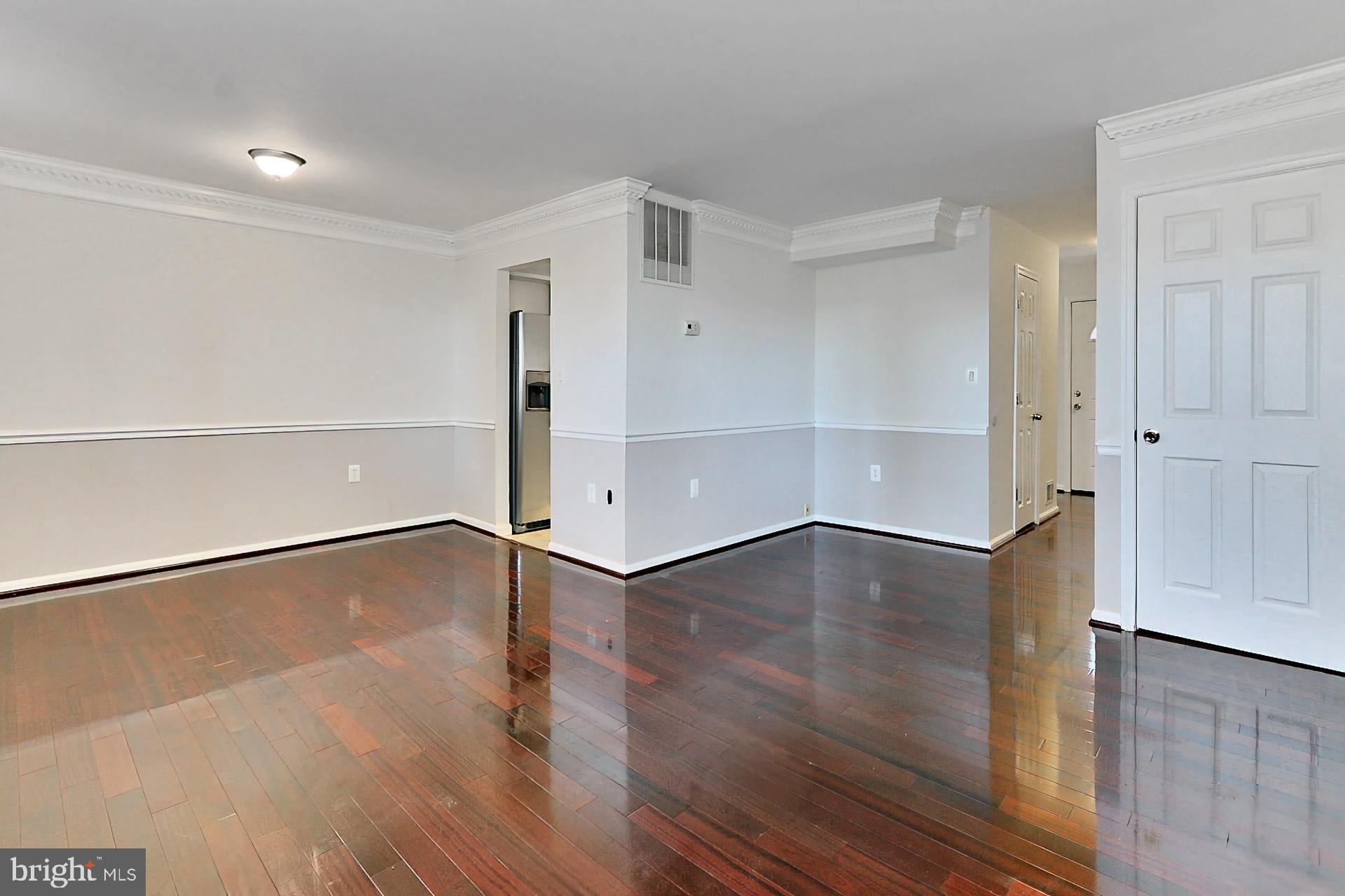 9849 Lakepointe Drive Burke, VA 22015 - Photo 4 of 27 Living Room