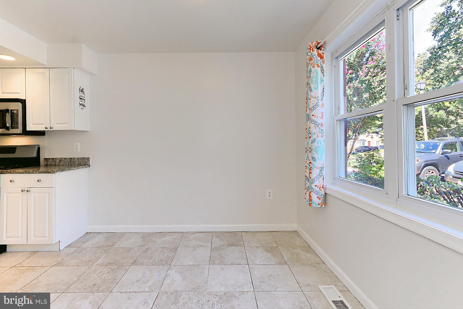 9849 Lakepointe Drive Burke, VA 22015 - Photo 9 of 27 Kitchen Table Space