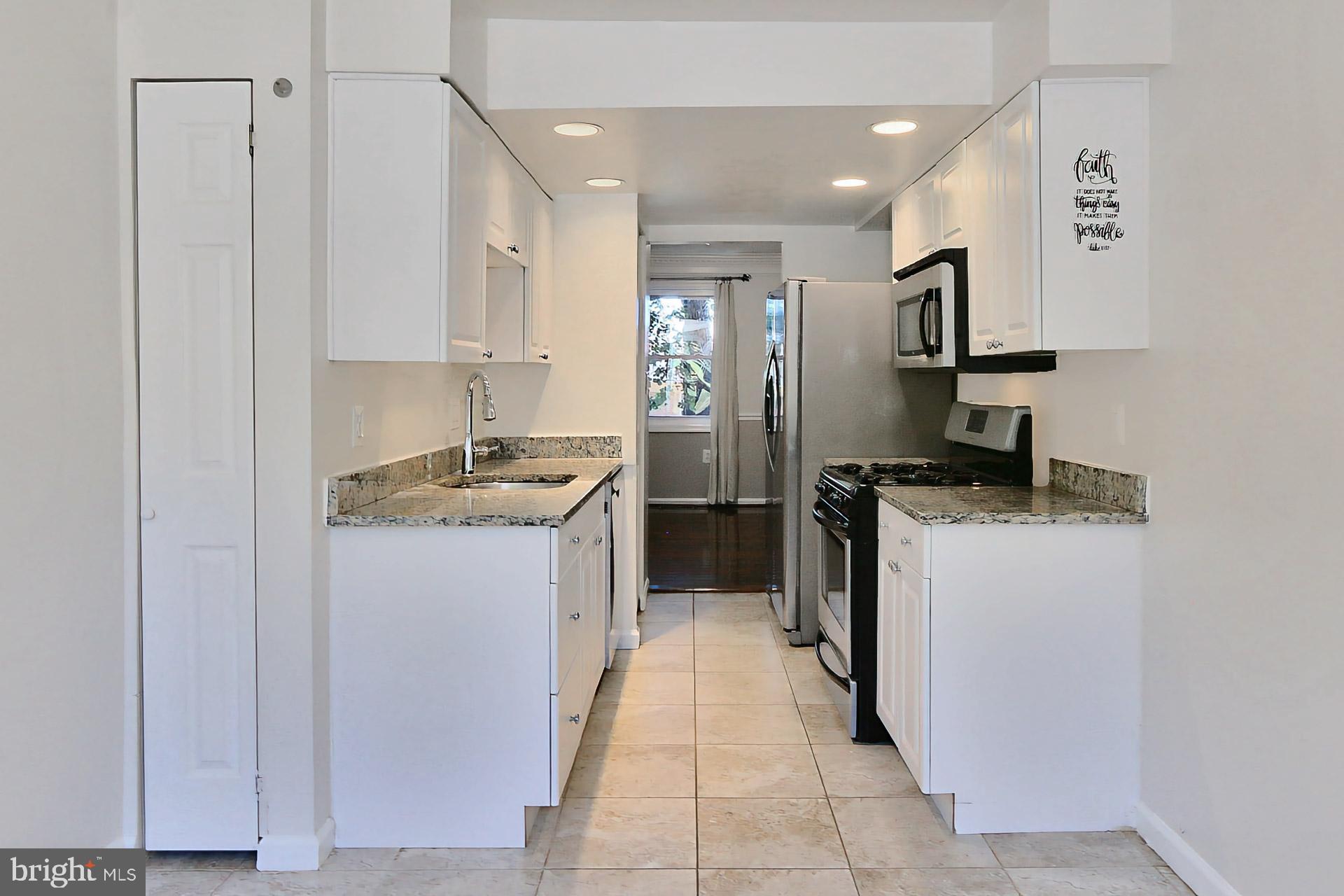 9849 Lakepointe Drive Burke, VA 22015 - Photo 10 of 27 Kitchen