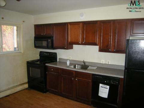 6496 Maple Troy, MI 48084 - Photo 3 of 5 915668-2.JPG