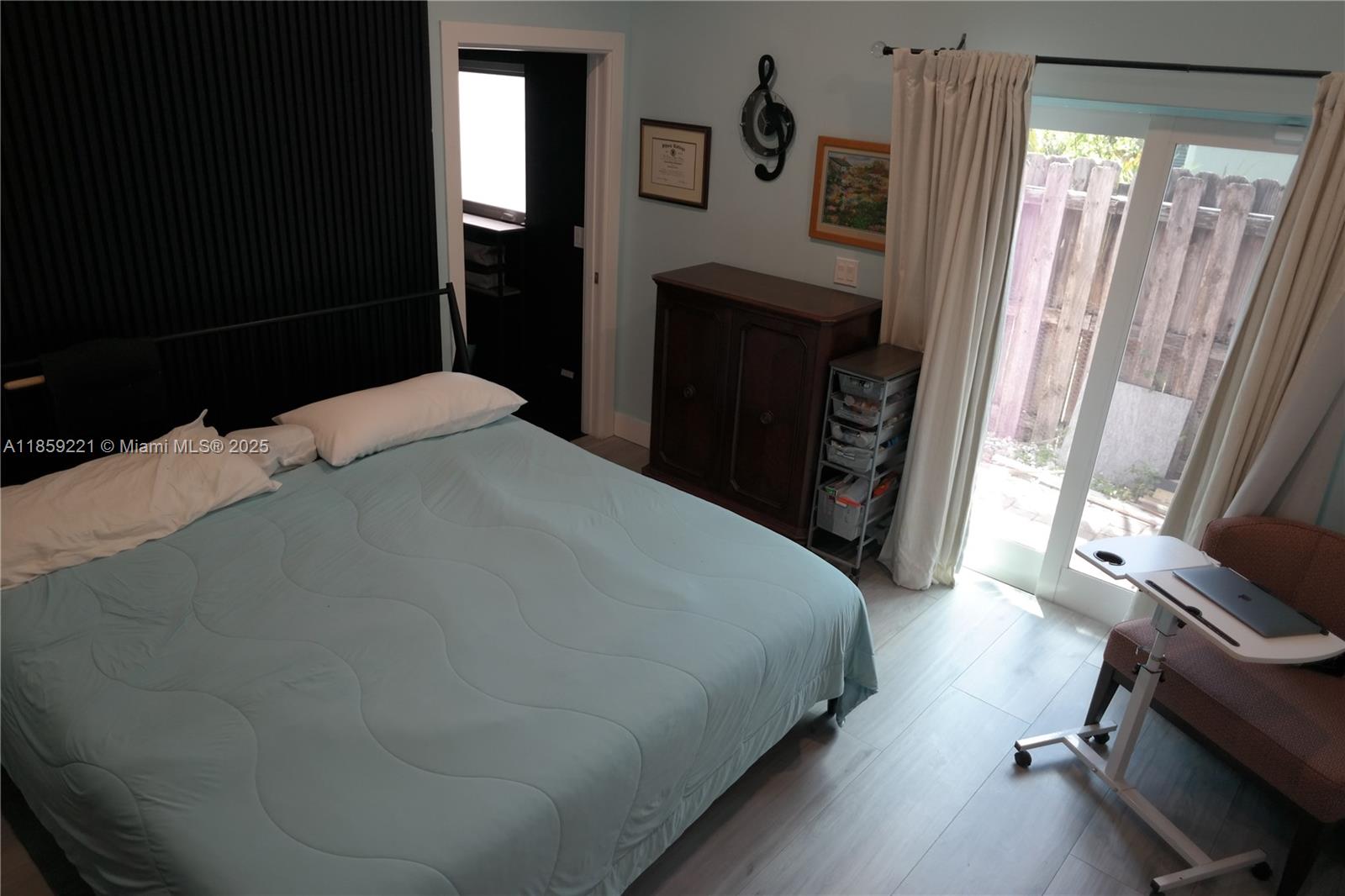 524 Northeast 27th Drive Wilton Manors, FL 33334 - Photo 24 of 95 Primary suite featuring sliding door to the patio walkway