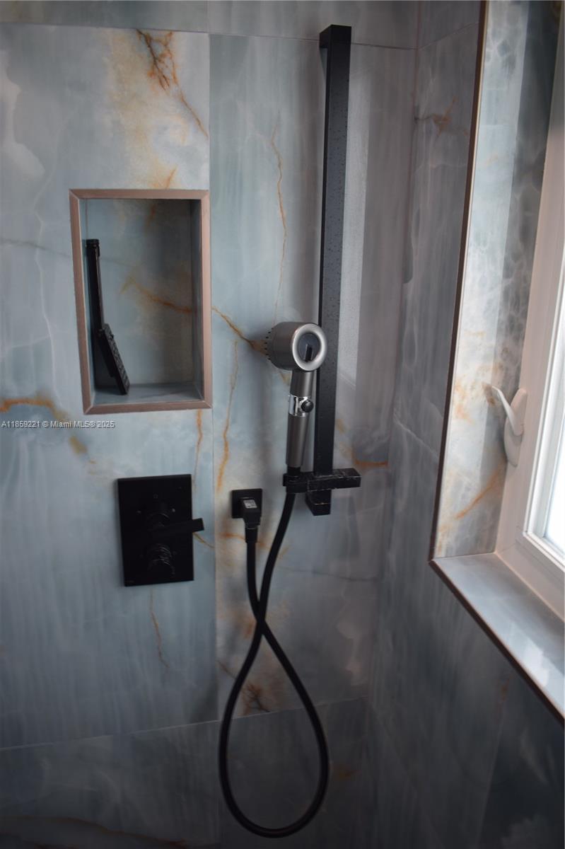 524 Northeast 27th Drive Wilton Manors, FL 33334 - Photo 31 of 95 Spa style shower for extra comfort.