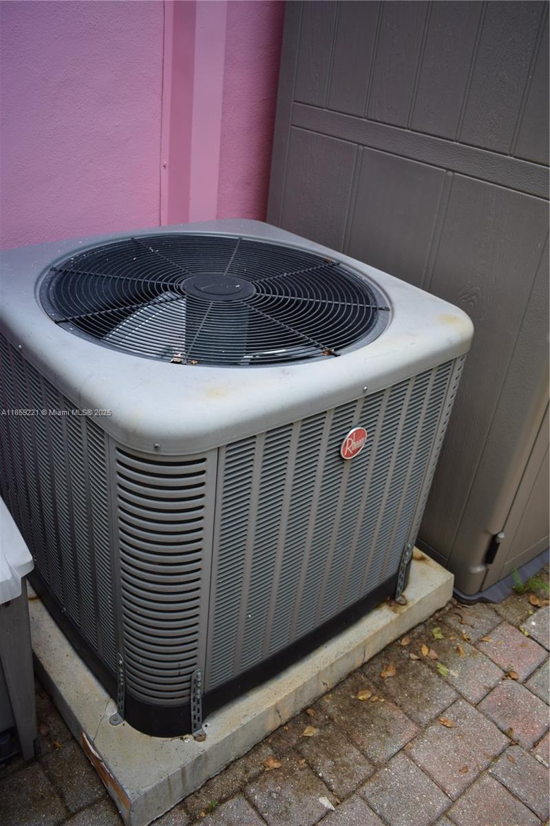 524 Northeast 27th Drive Wilton Manors, FL 33334 - Photo 39 of 95 a close up of a sink
