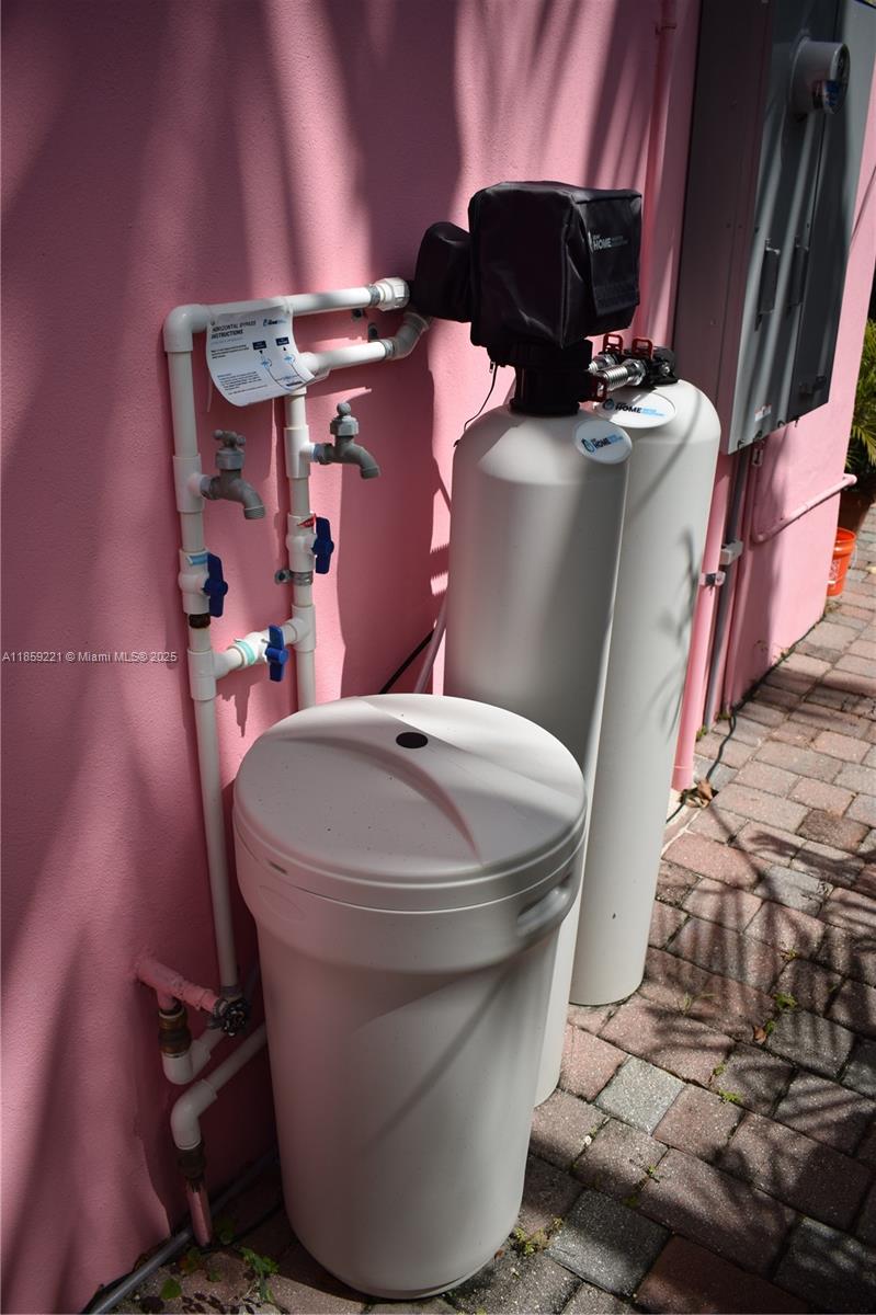 524 Northeast 27th Drive Wilton Manors, FL 33334 - Photo 44 of 95 Live well with a full-property water filtration system featuring a sleek digital display for easy monitoring—delivering purified water to every faucet