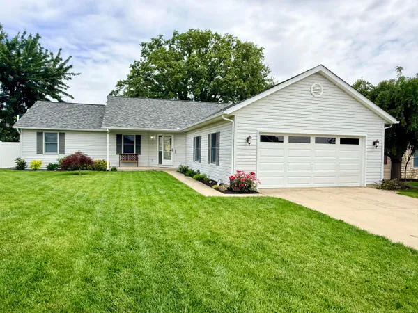 $375,000 | 1221 Woodline Drive, Marysville, OH 43040