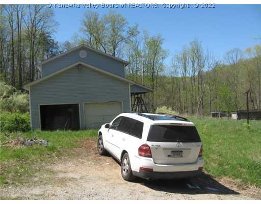 380 Three Mile Road Charleston, WV 25312 - Photo 2 of 16 Exterior Front.