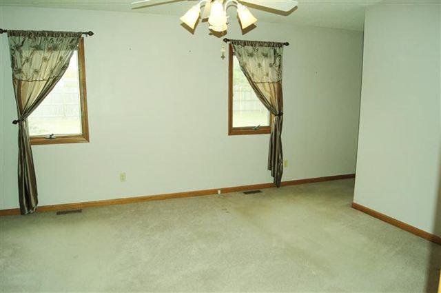 1154 North Riverwood Ranch Road Warsaw, IN 46580 - Photo 5 of 13 Gallery Image 5