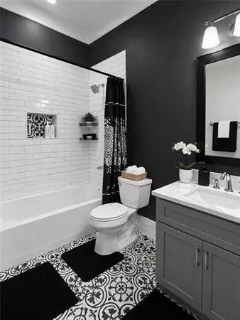 $320,000 | 2408 Lloyds Avenue, Chalmette, LA 70043